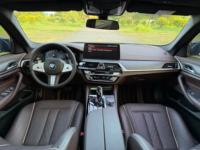 BMW 5 Series — Фото автомобиля 11