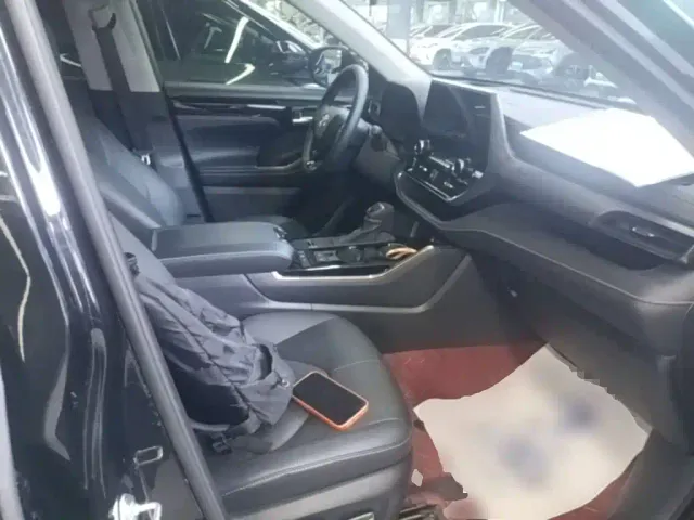 Toyota Highlander — Фото автомобиля 24