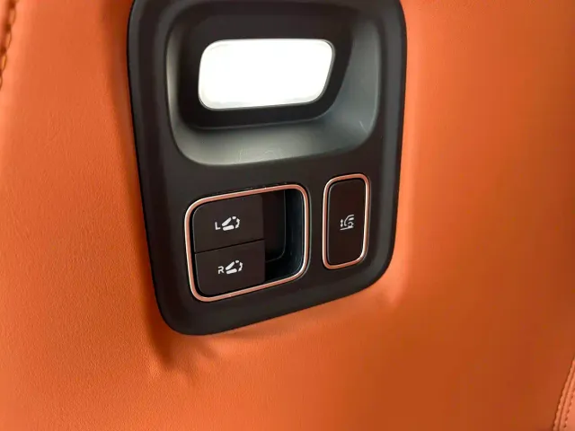Li Auto L8 — Фото автомобиля 16