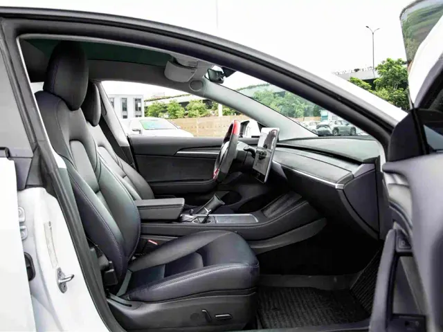 Tesla Model 3 — Фото автомобиля 21