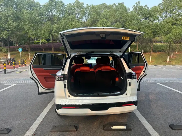 Dongfeng eπ 008 — Фото автомобиля 9
