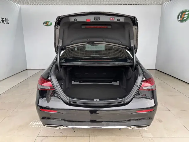 Mercedes-Benz E-Class — Фото автомобиля 29