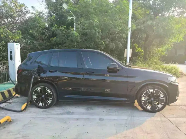 BMW iX3 — Фото автомобиля 3
