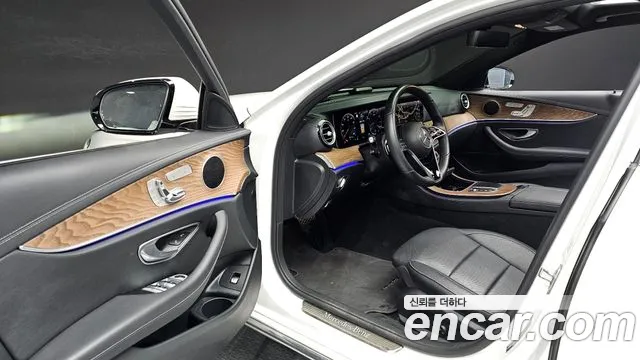 Mercedes-Benz E-Class — Фото автомобиля 11