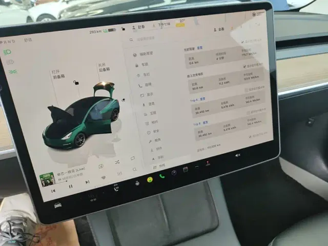 Tesla Model 3 — Фото автомобиля 11