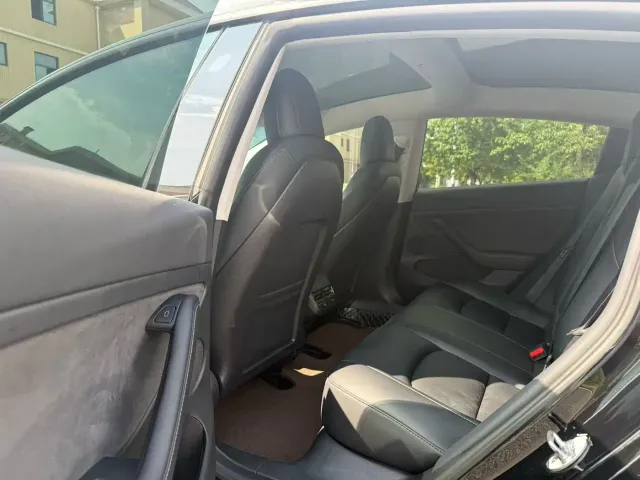 Tesla Model 3 — Фото автомобиля 8