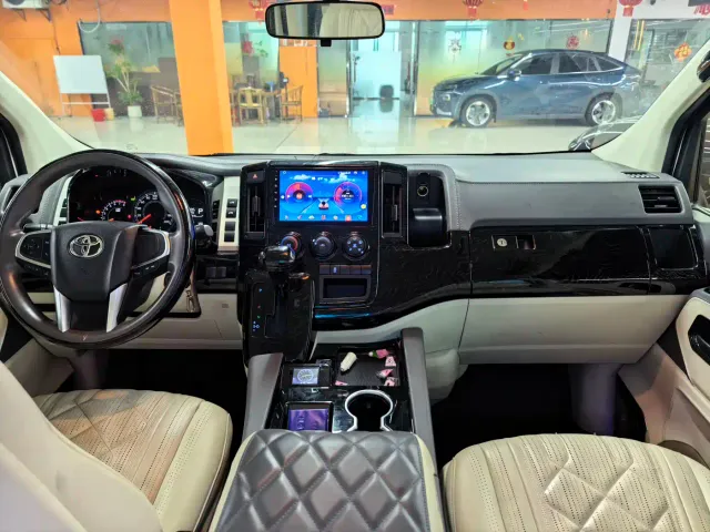Toyota HIACE — Фото автомобиля 6