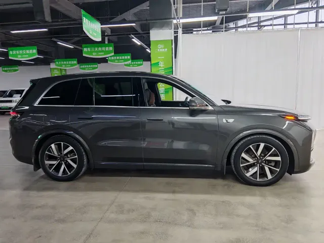 Li Auto L8 — Фото автомобиля 7