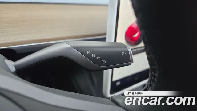 Tesla Model Y — Фото автомобиля 12