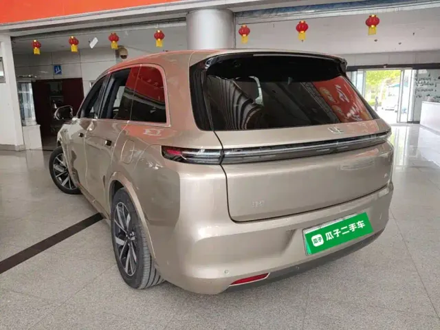 Li Auto L8 — Фото автомобиля 4