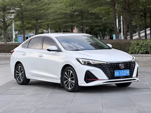 Changan Eado — Фото автомобиля 3