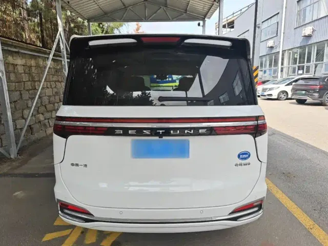Bestune Besturn M9 — Фото автомобиля 5