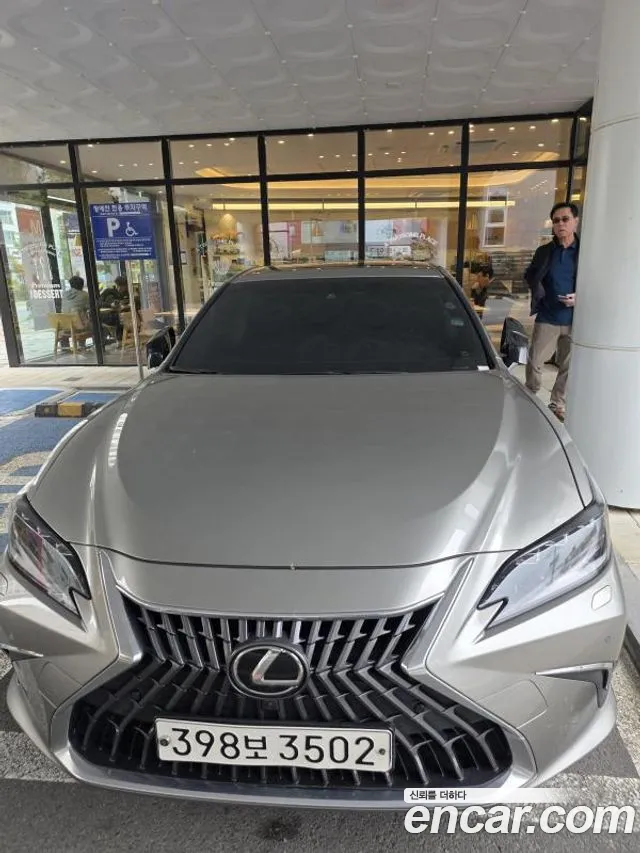 Фотография автомобиля — Lexus ES 7th Gen