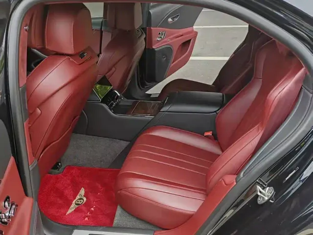 Bentley Flying Spur — Фото автомобиля 11