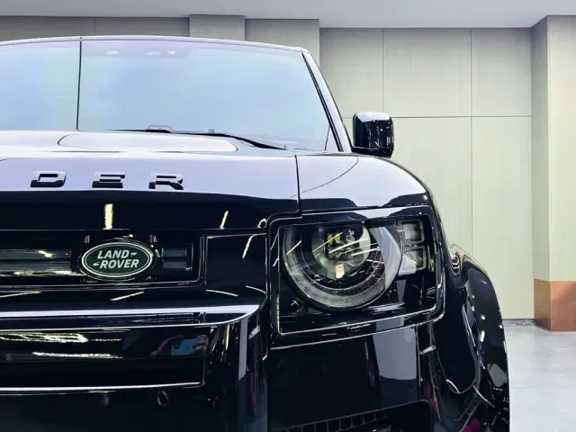 Land Rover Defender — Фото автомобиля 7