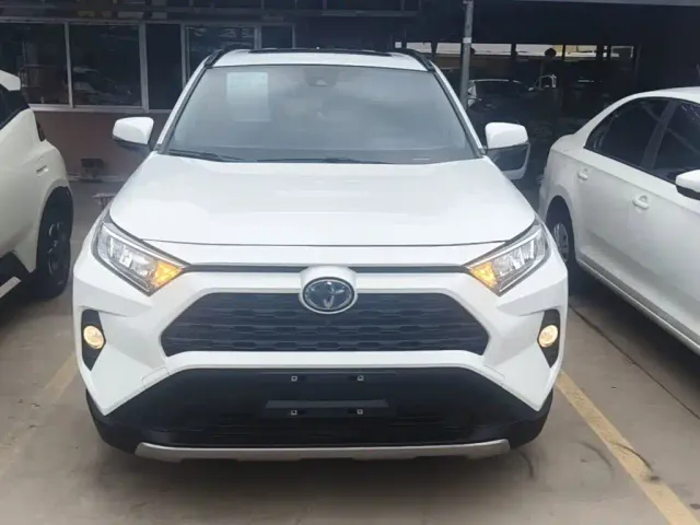 Toyota RAV4 — Фото автомобиля 2