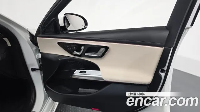 Mercedes-Benz E-Class — Фото автомобиля 24