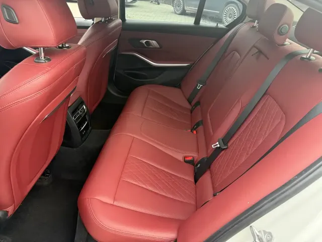 BMW 3 Series — Фото автомобиля 13