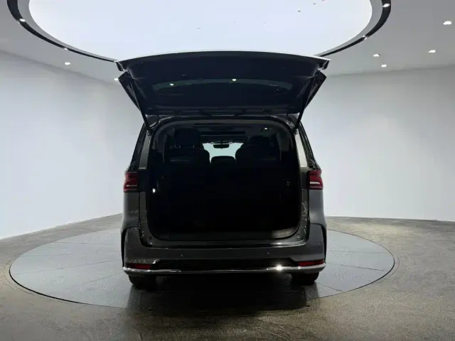 Roewe iMAX8 — Фото автомобиля 9