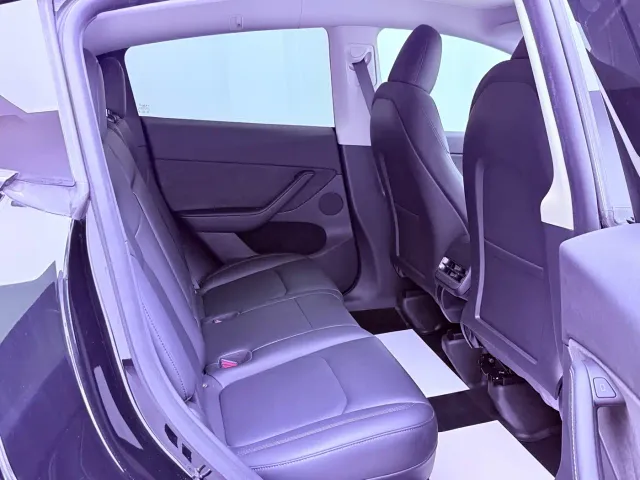Tesla Model Y — Фото автомобиля 18
