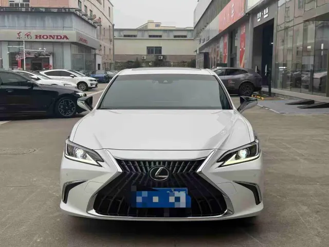 Lexus ES — Фото автомобиля 2