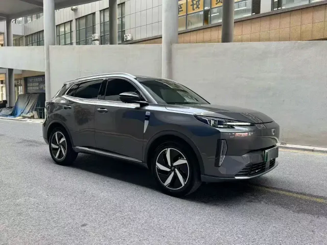 Changan Qiyuan Q05 — Фото автомобиля 3