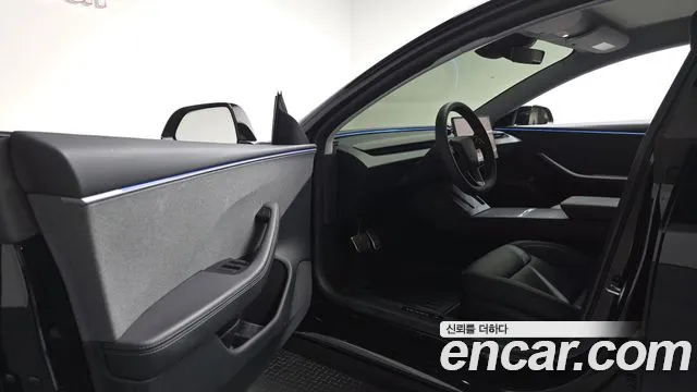 Tesla Model 3 — Фото автомобиля 15