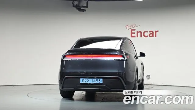 Tesla Model Y — Фото автомобиля 3