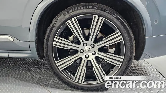 Вольво XC90 — Фото автомобиля 5