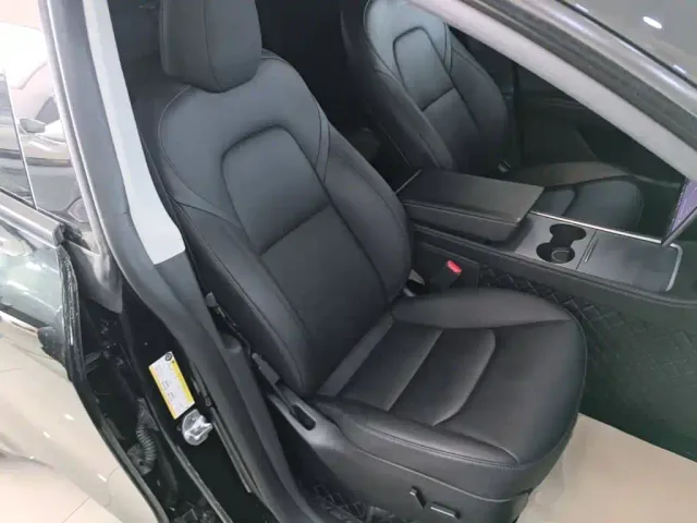 Tesla Model Y — Фото автомобиля 24