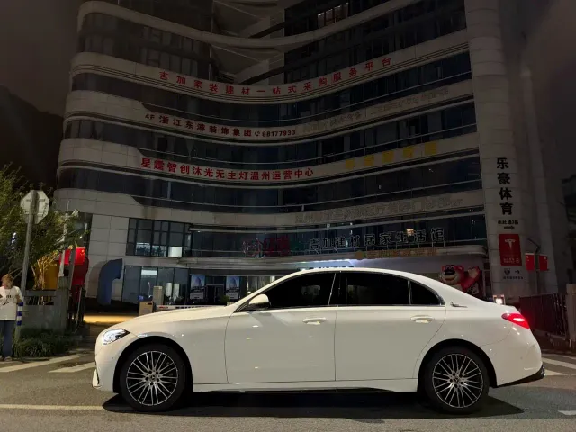 Mercedes-Benz C-Class — Фото автомобиля 3