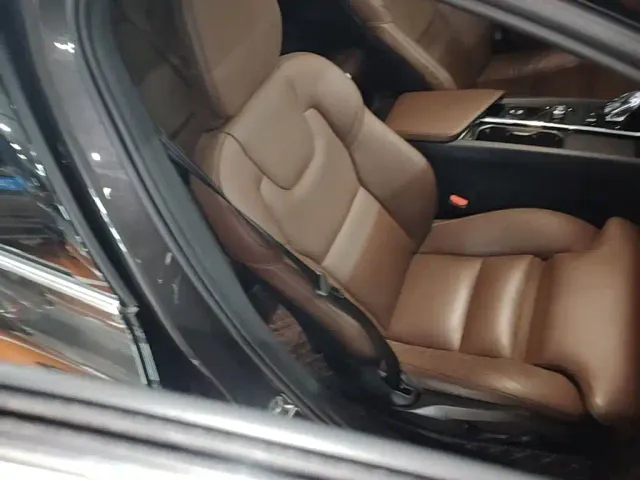 Volvo XC60 — Фото автомобиля 24