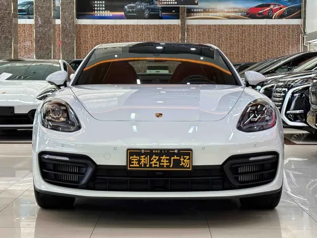 Фотография автомобиля — Porsche Panamera