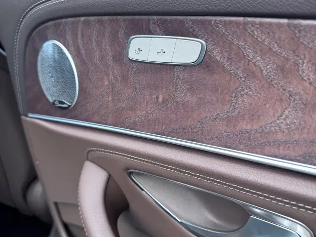 Mercedes-Benz E-Class — Фото автомобиля 15