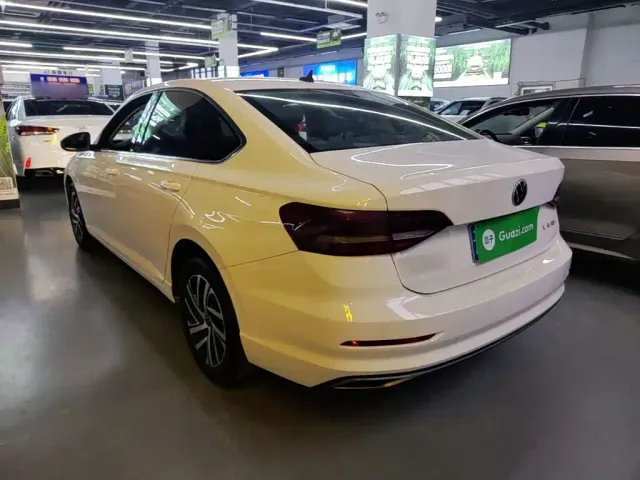 Volkswagen Lavida — Фото автомобиля 4