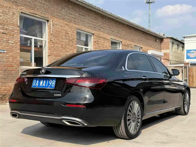 Mercedes-Benz E-Class — Фото автомобиля 20