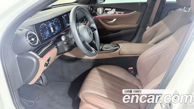 Mercedes-Benz E-Class — Фото автомобиля 14