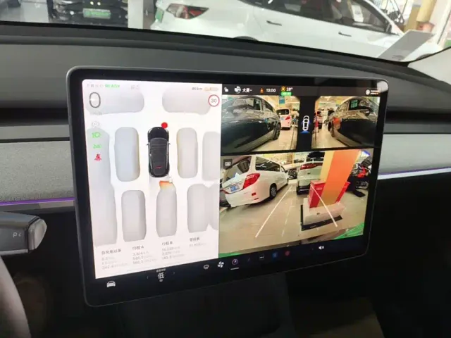 Tesla Model Y — Фото автомобиля 12