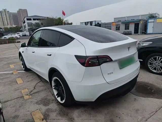 Tesla Model Y — Фото автомобиля 4