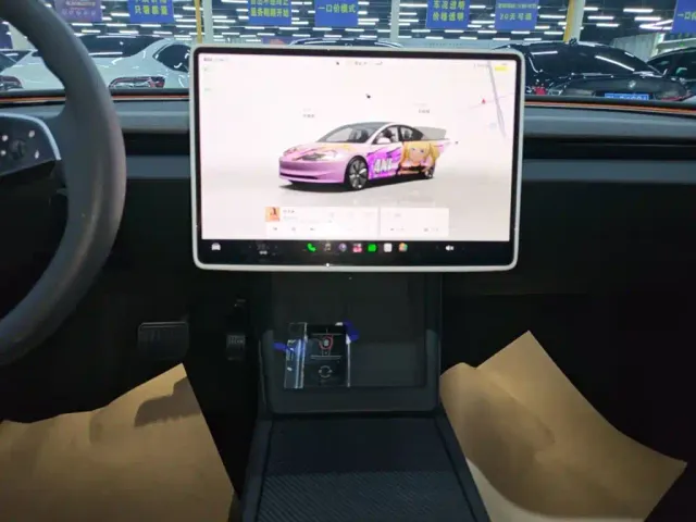 Tesla Model 3 — Фото автомобиля 12