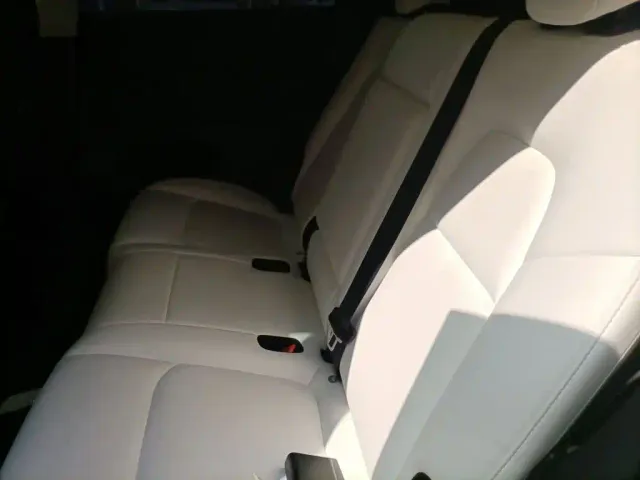 Tesla Model Y — Фото автомобиля 18