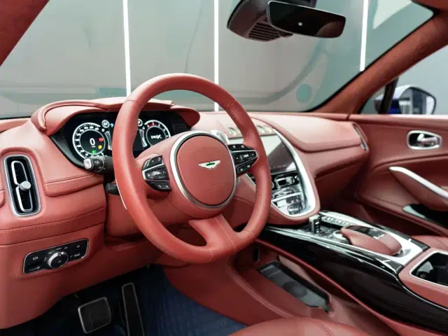 Aston Martin DBX — Фото автомобиля 9
