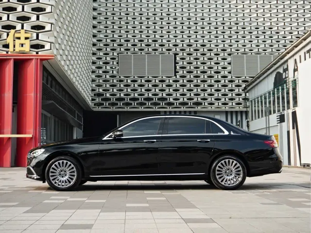 Mercedes-Benz E-Class — Фото автомобиля 2