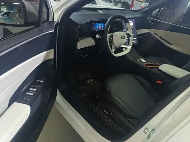 Geely Galaxy L7 — Фото автомобиля 15