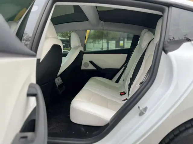 Tesla Model 3 — Фото автомобиля 5