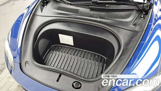 Tesla Model 3 — Фото автомобиля 6