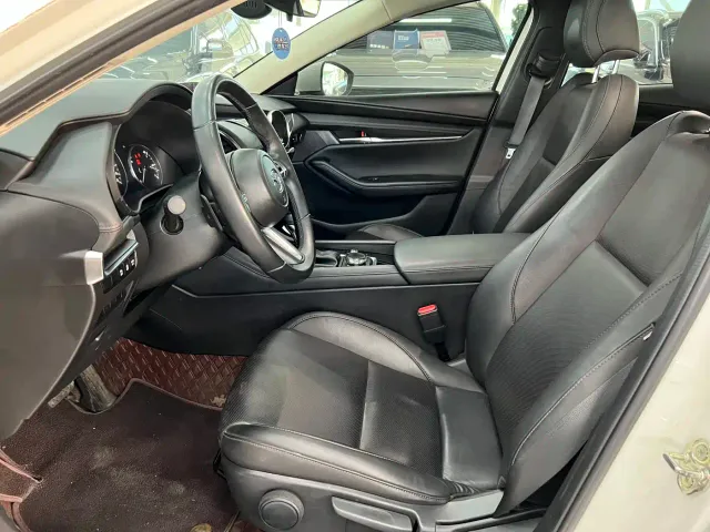 Mazda Axela — Фото автомобиля 4