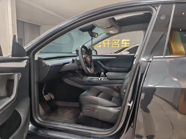 Tesla Model Y — Фото автомобиля 5