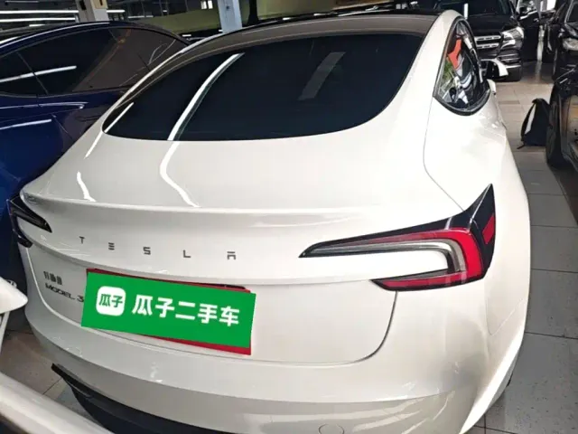 Tesla Model 3 — Фото автомобиля 5