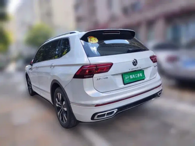 Volkswagen Tiguan L — Фото автомобиля 24